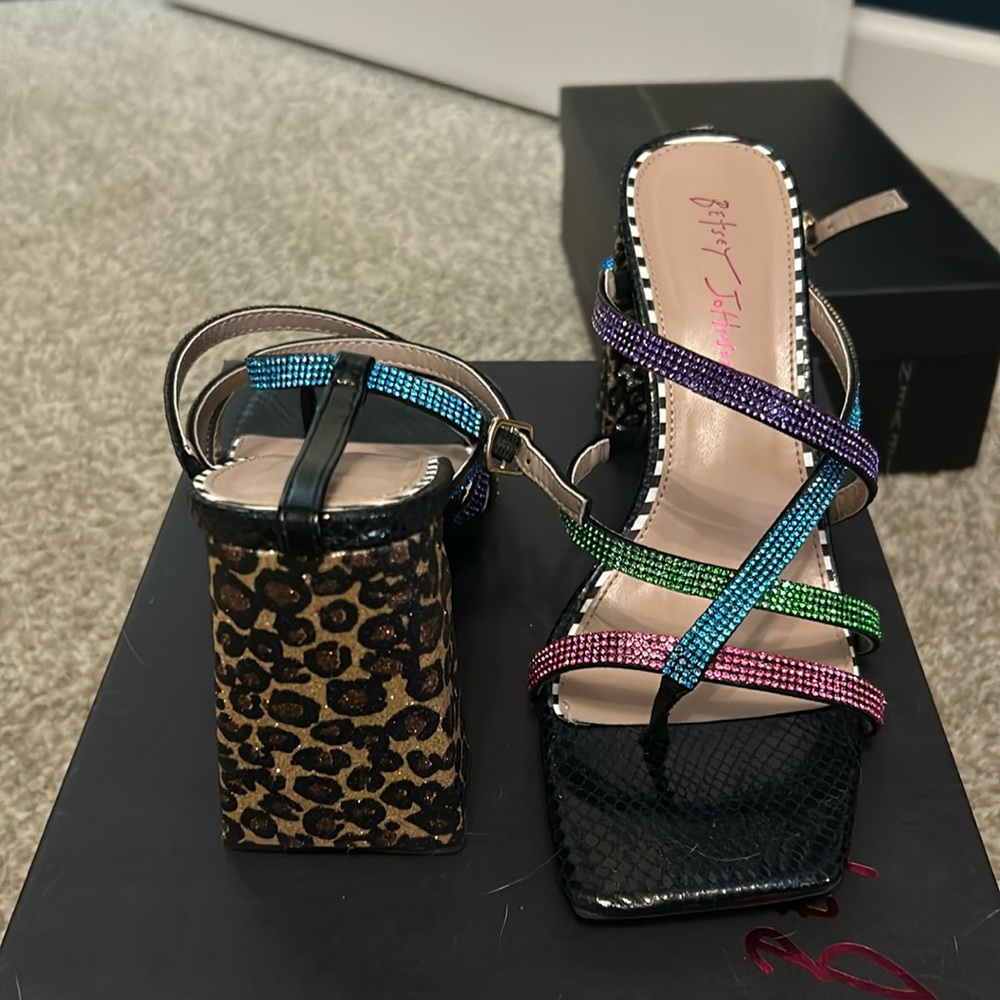 Betsy Johnson cheetah print heeled sandals 9